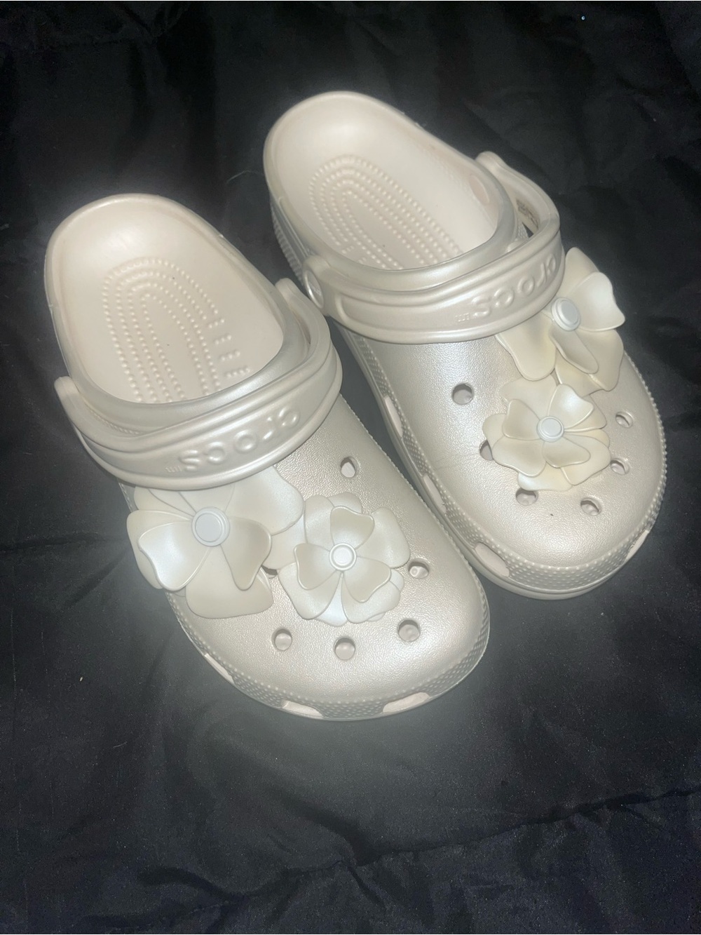Rare bloom CROCS iridescent Pearl Cream Floral Clog Sandals size w8 m6